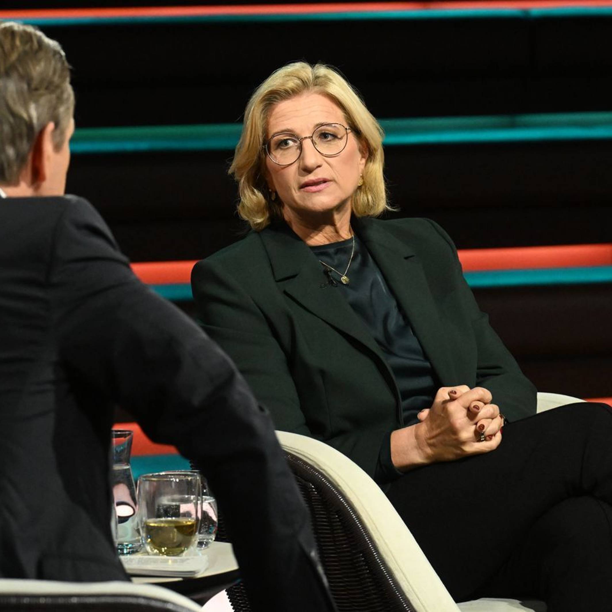 Am Dienstagabend hakte Markus Lanz ganz konkret bei Anke Rehlinger nach: „Sie schließen das mit der Bundesparteichefin aus?“ (Bild: Cornelia Lehmann / ZDF)