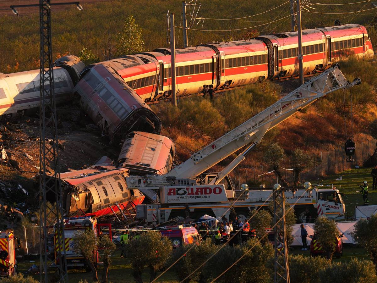 Unfallstelle nach dem Zugunfall in Spanien.