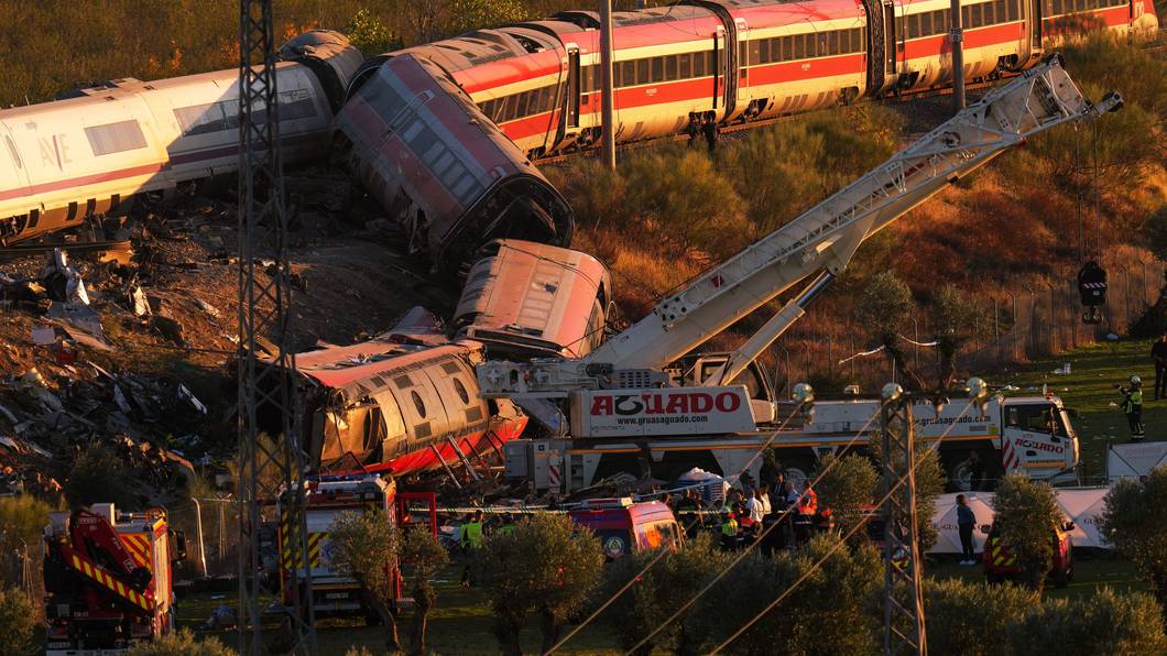 Unfallstelle nach dem Zugunfall in Spanien.