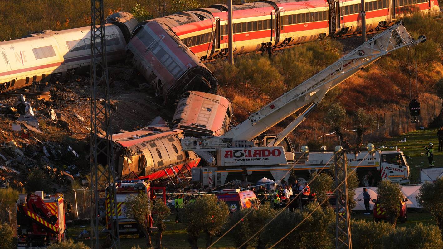 Unfallstelle nach dem Zugunfall in Spanien.