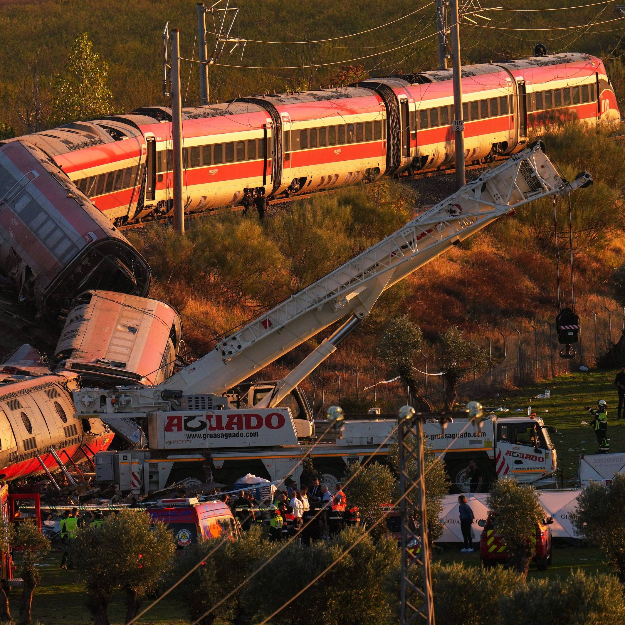 Unfallstelle nach dem Zugunfall in Spanien.