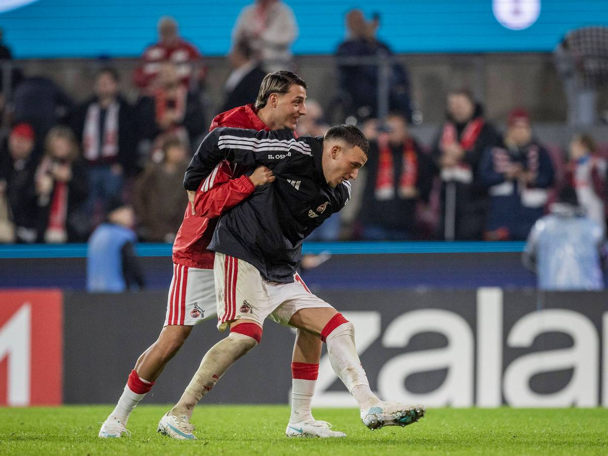 Malek und Said El Mala feiern nach dem Spiel.