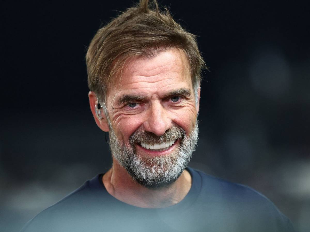 Jürgen Klopp grinst.
