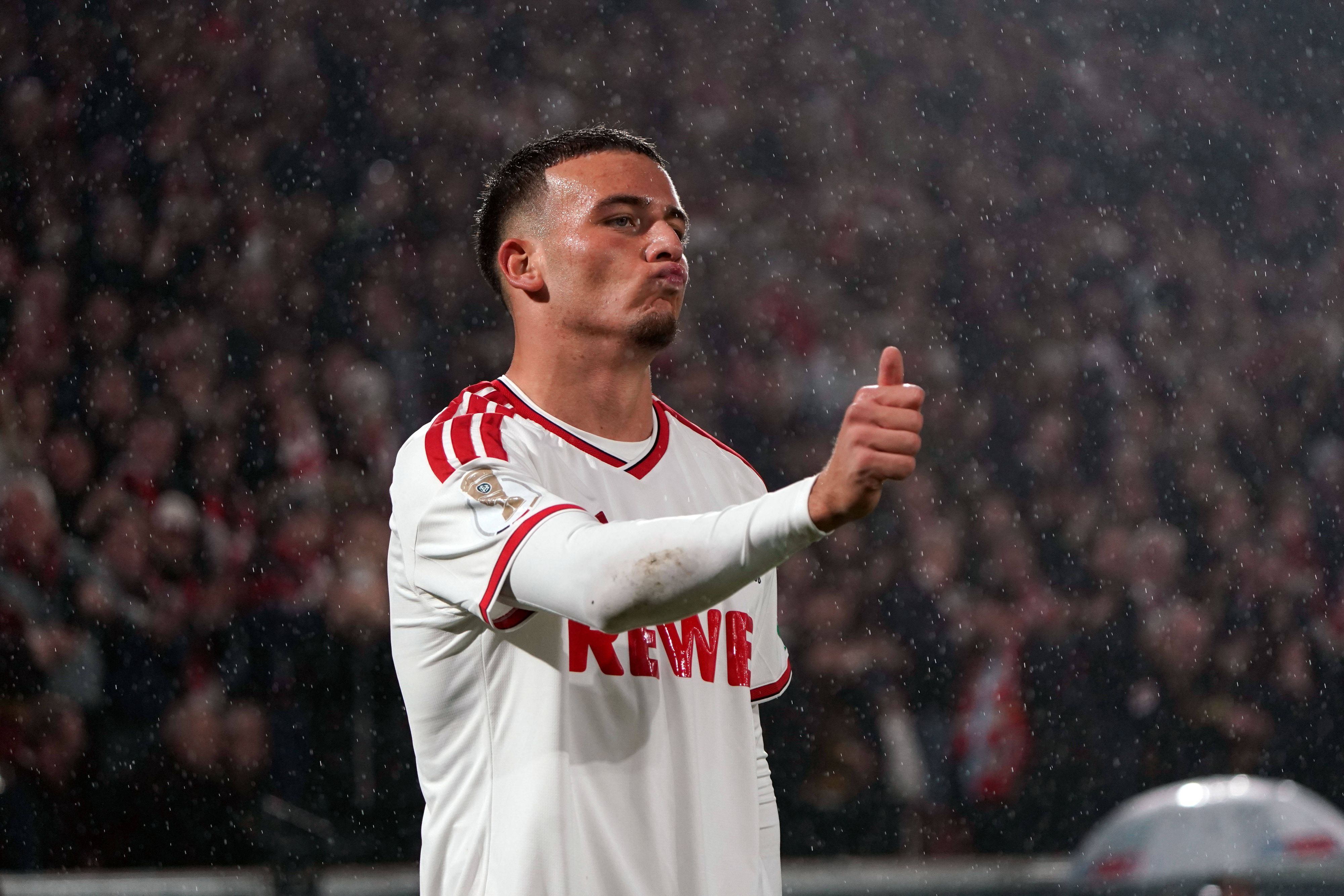 Daumen hoch! Said El Mala feiert den Pokalsieg über Union Berlin.