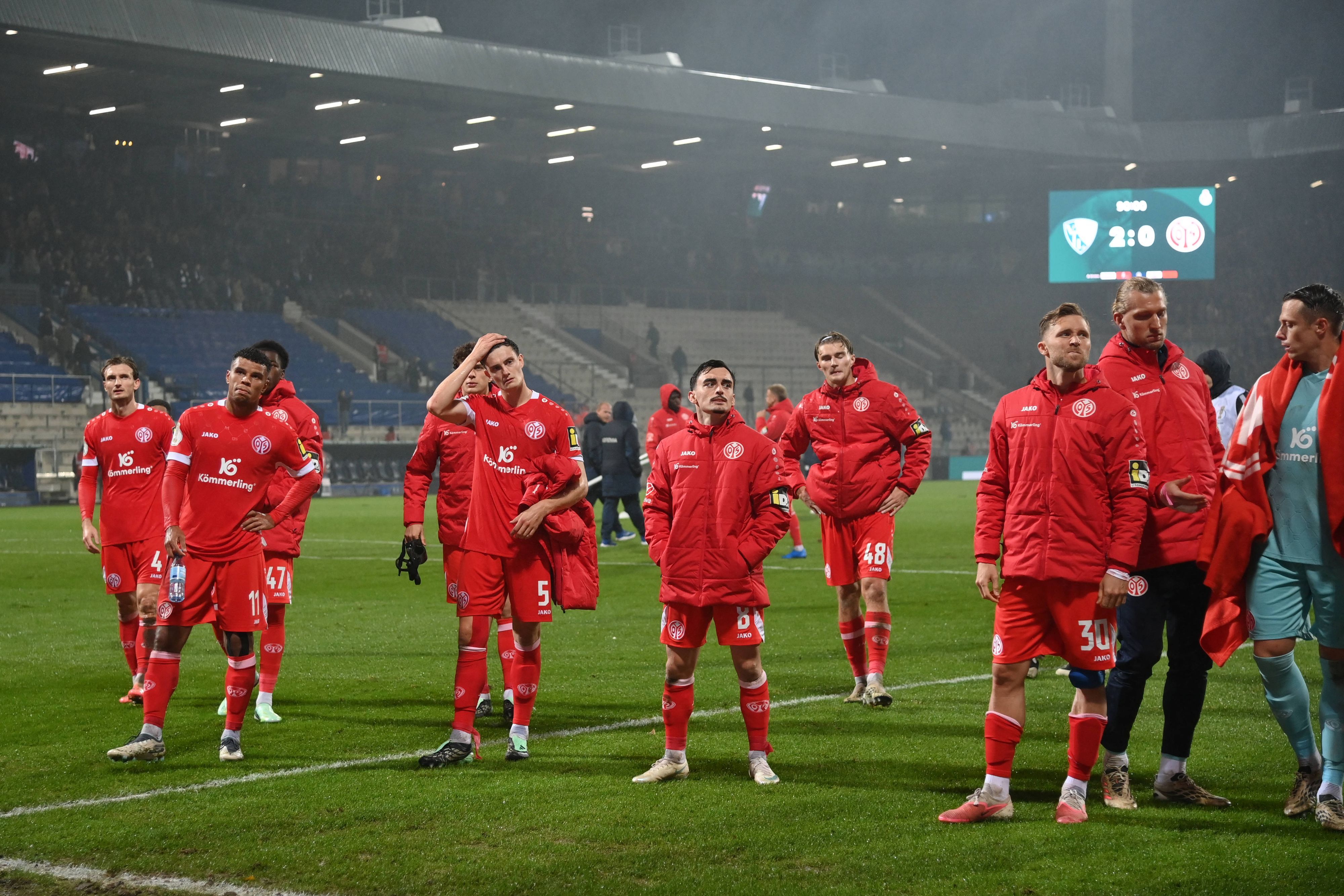 Die enttäuschte Mannschaft vom FSV Mainz 05 nach der Niederlage.
