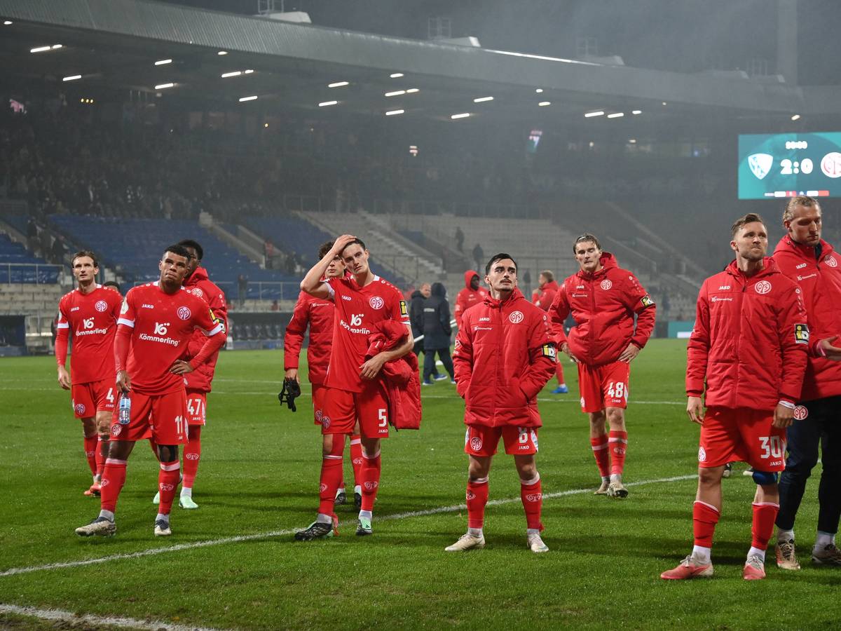 Die enttäuschte Mannschaft vom FSV Mainz 05 nach der Niederlage.