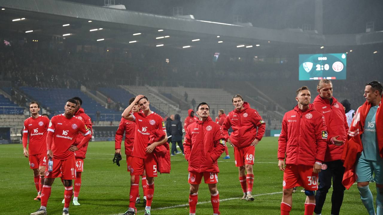 Die enttäuschte Mannschaft vom FSV Mainz 05 nach der Niederlage.