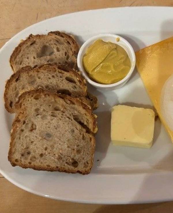 Das Kultgericht „Halver Hahn“ wird nicht mehr im traditionellen Röggelchen serviert.
