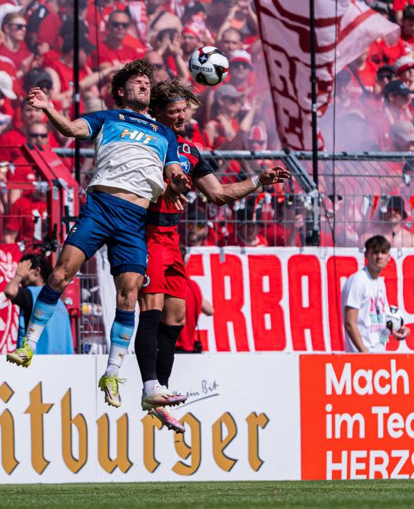 Viktoria Köln gegen Fortuna Köln im Sportpark Höhenberg