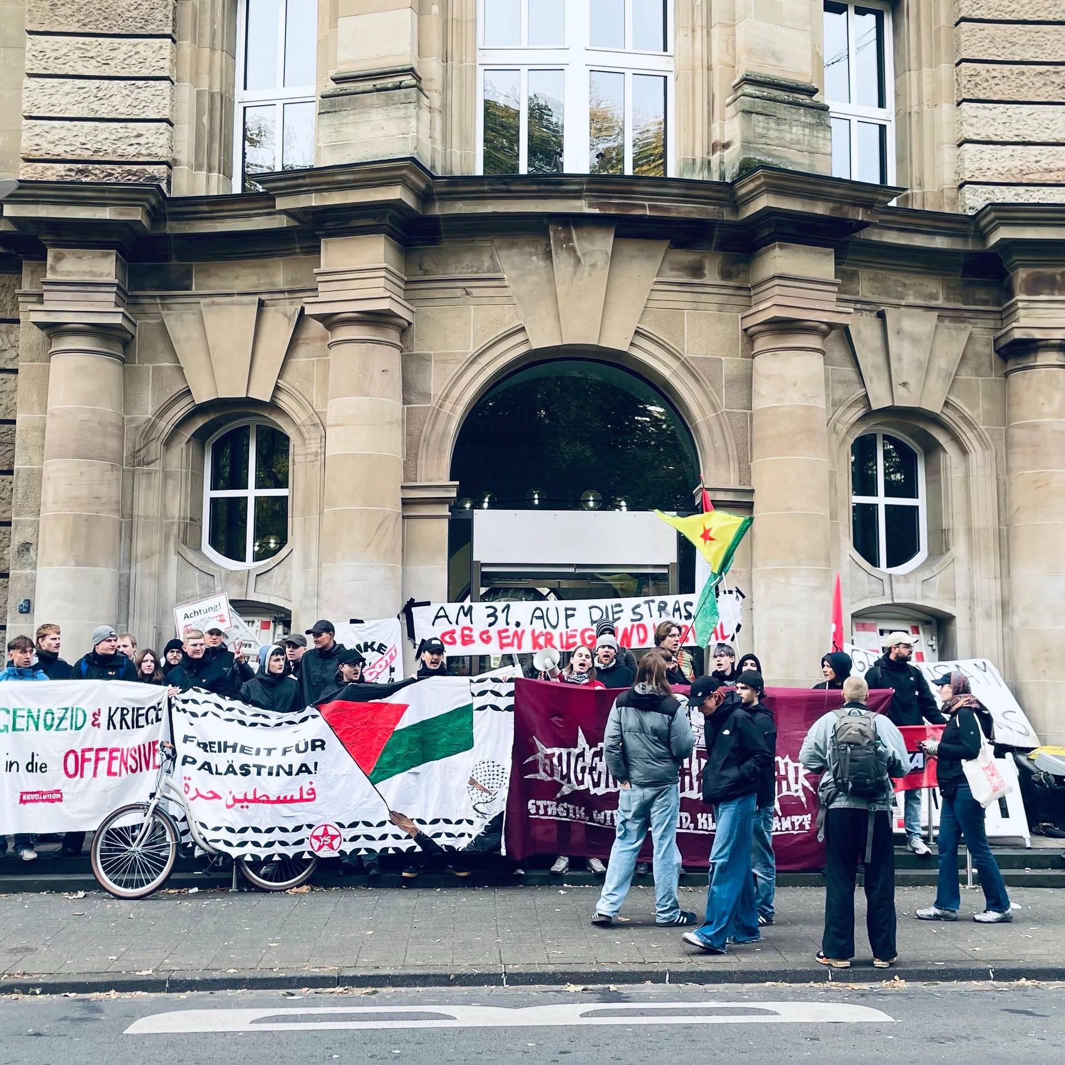 In der Kölner Südstadt läuft aktuell ein Protest an der TH.