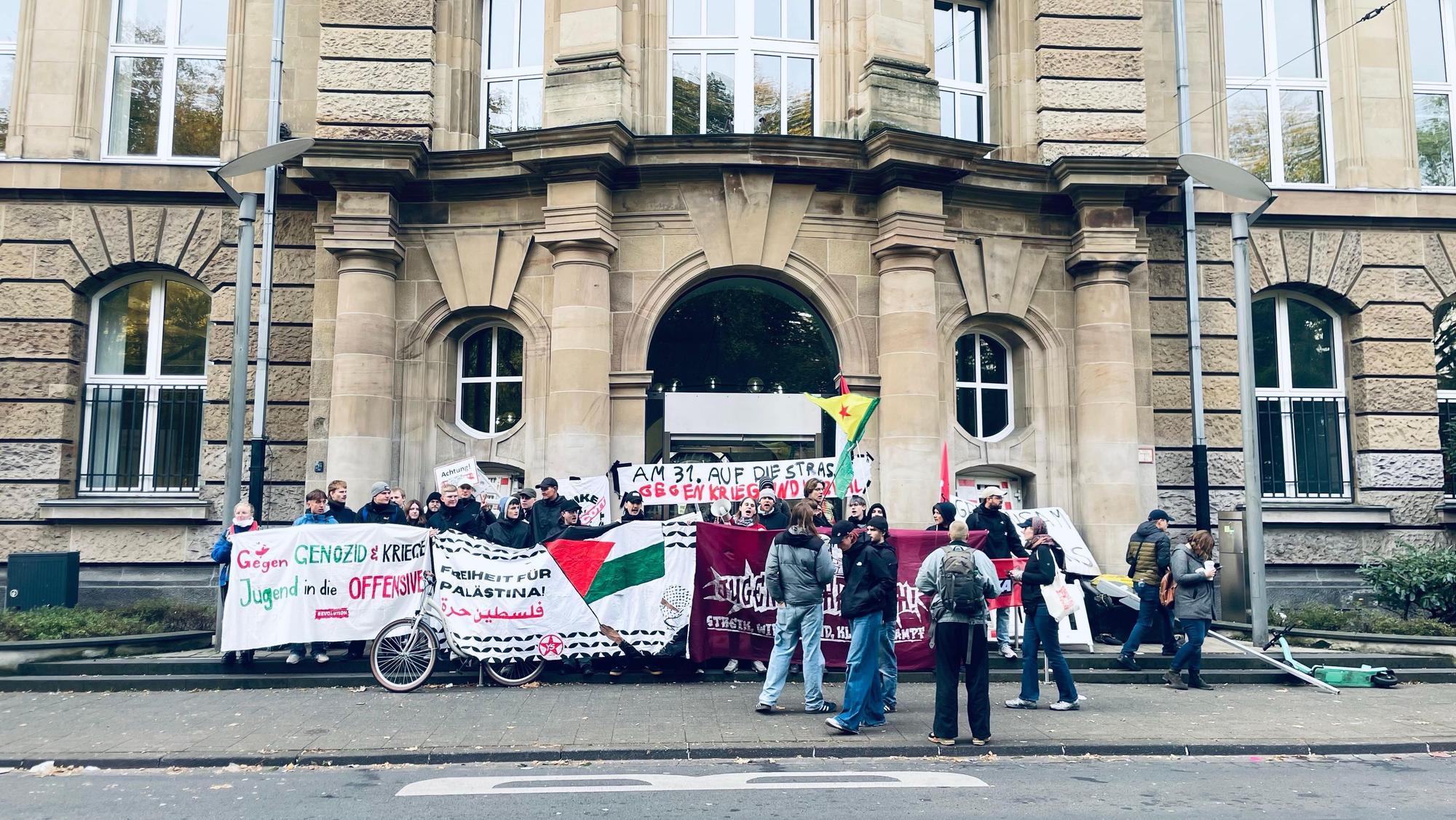 In der Kölner Südstadt läuft aktuell ein Protest an der TH.