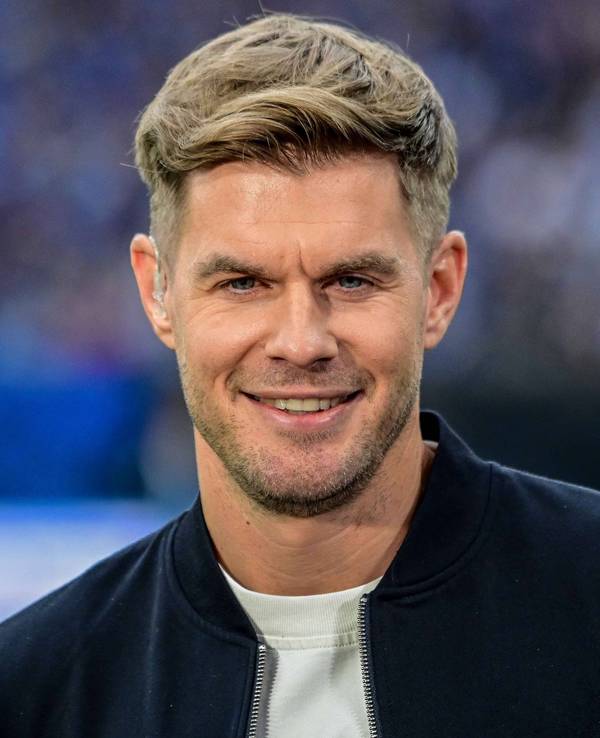 Simon Terodde lächelt.