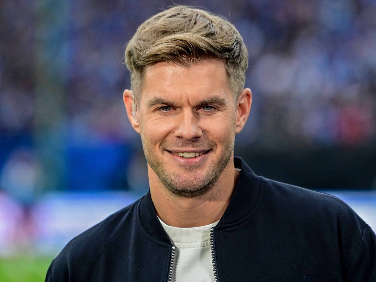 Simon Terodde lächelt.