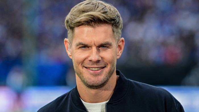 Simon Terodde lächelt.
