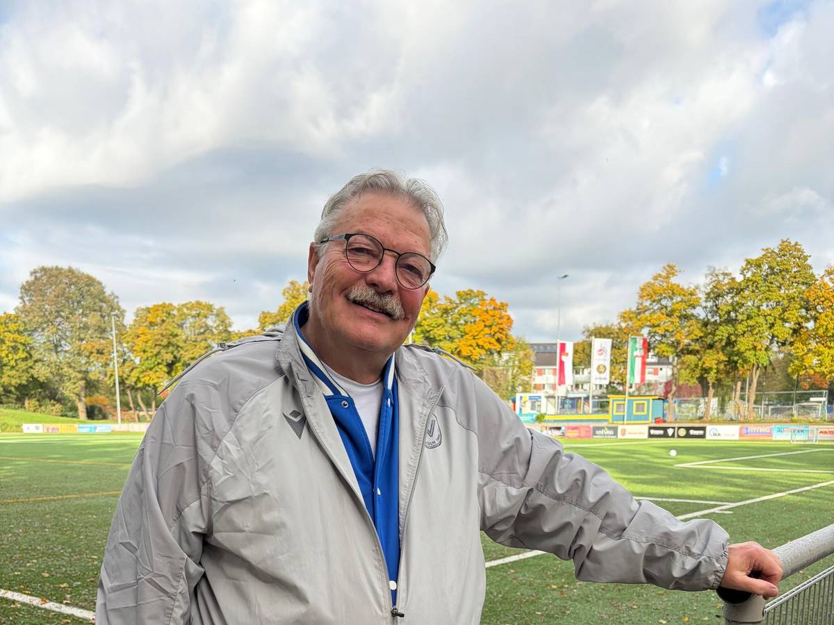Kurt Nürnberg, Präsident des SC West Köln, an der Sportanlage Apenrader Straße