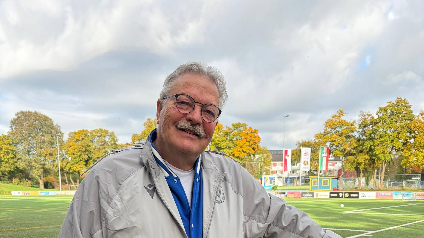 Kurt Nürnberg, Präsident des SC West Köln, an der Sportanlage Apenrader Straße
