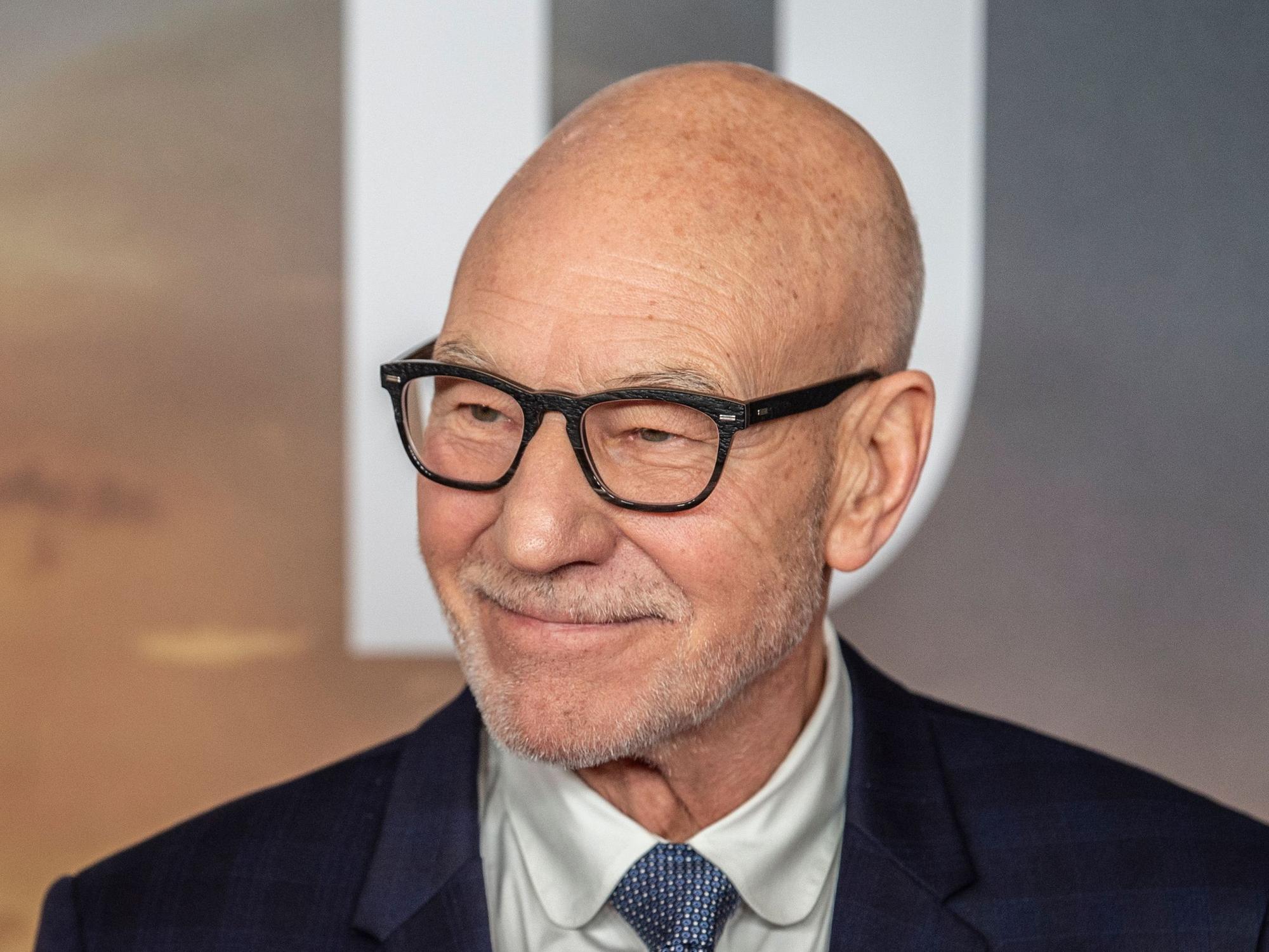 Patrick Stewart auf einer Veranstaltung.