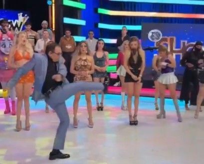 In der Live-Sendung „Es Show“ auf Canal 6 von Multimedios in Monterrey (Mexiko) geriet Moderator Ernesto Chavana außer Kontrolle.