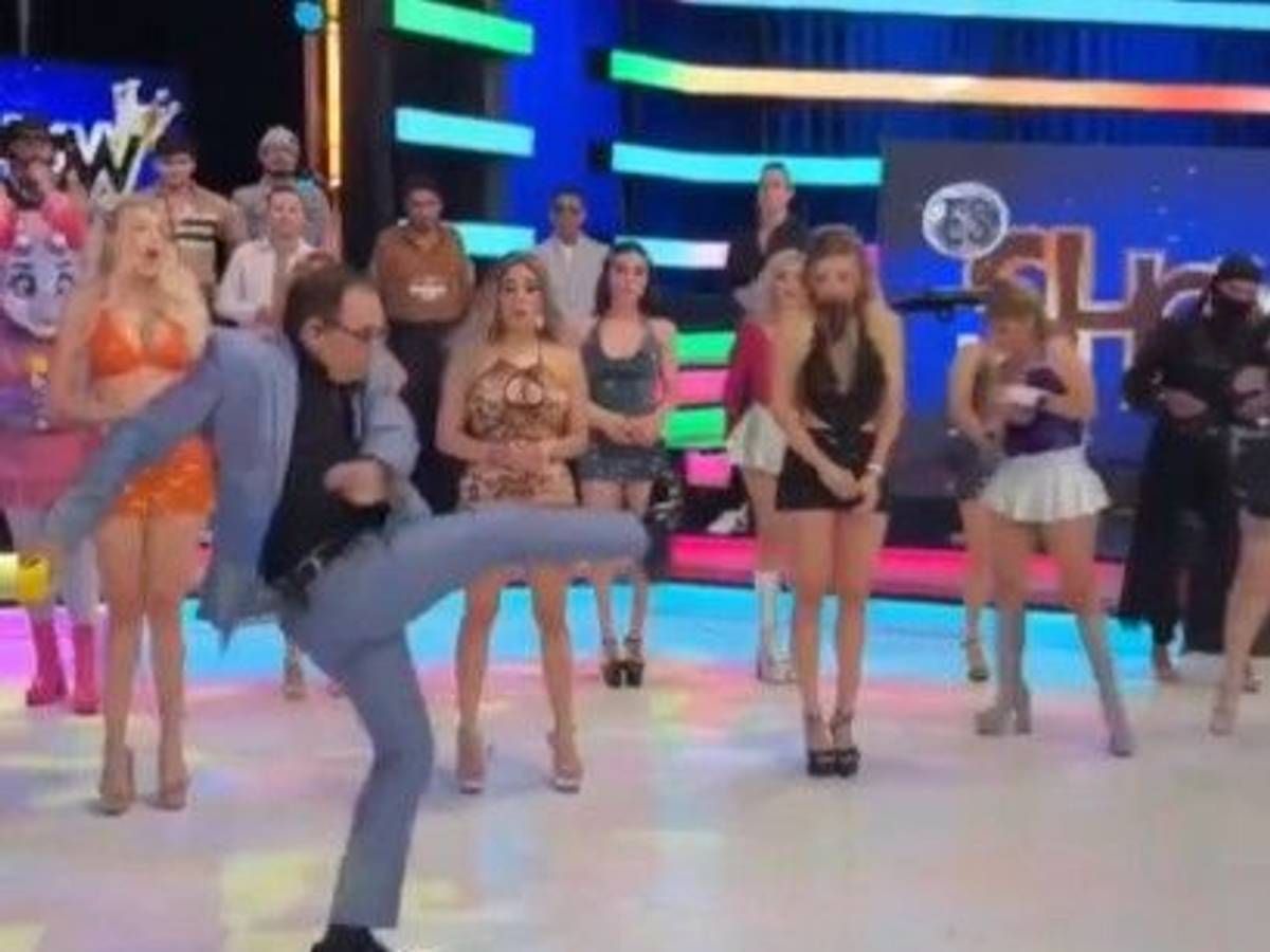 In der Live-Sendung „Es Show“ auf Canal 6 von Multimedios in Monterrey (Mexiko) geriet Moderator Ernesto Chavana außer Kontrolle.