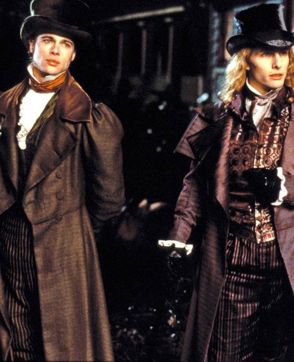 Trio infernale: Vampir Lestat (Tom Cruise, rechts) und seine Schüler Louis (Brad Pitt) und Claudia (Kirsten Dunst) sind permanent auf Beutezug. (Bild: RTL)