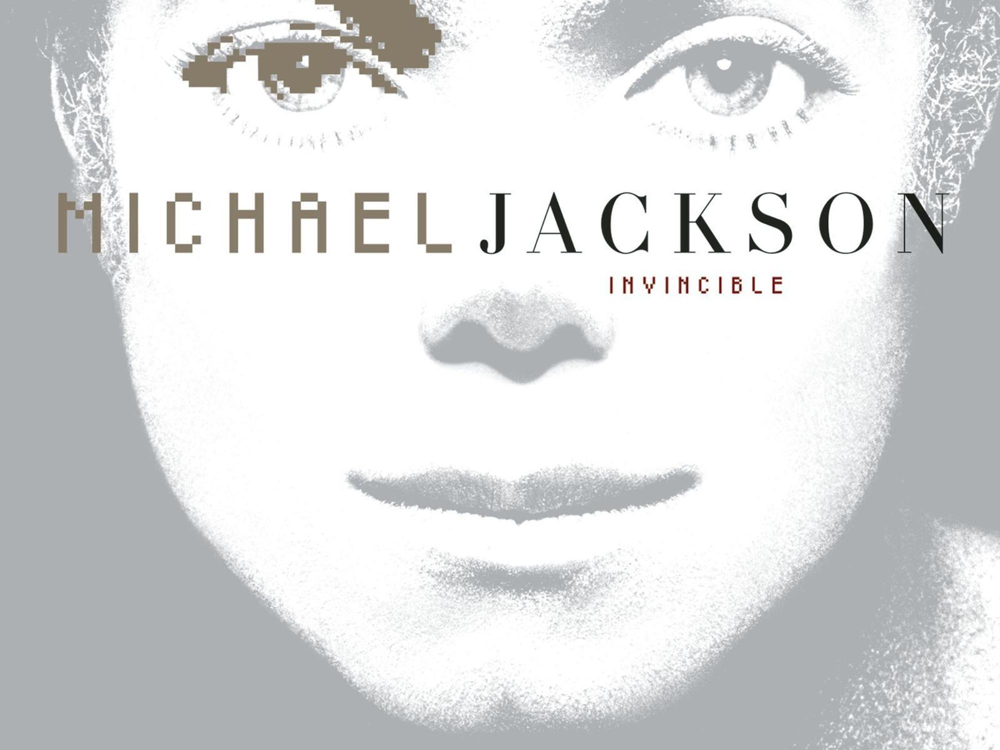 Michael Jacksons zehntes Studioalbum „Invincible“ ging als teuerste Album-Produktion aller Zeiten in die Musikgeschichte ein - und floppte. (Bild: Epic / Sony Music)
