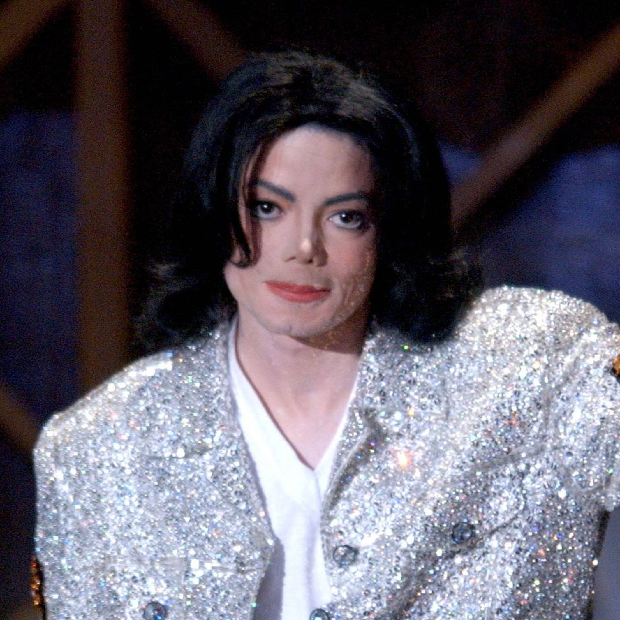 Im Januar 2002 wurde Michael Jackson bei den Annual American Music Awards als „Performer des Jahrhunderts“ ausgezeichnet. Sein zwei Monate zuvor erschienenes Comeback-Album war jedoch gefloppt. (Bild: Vince Bucci/Getty Images)