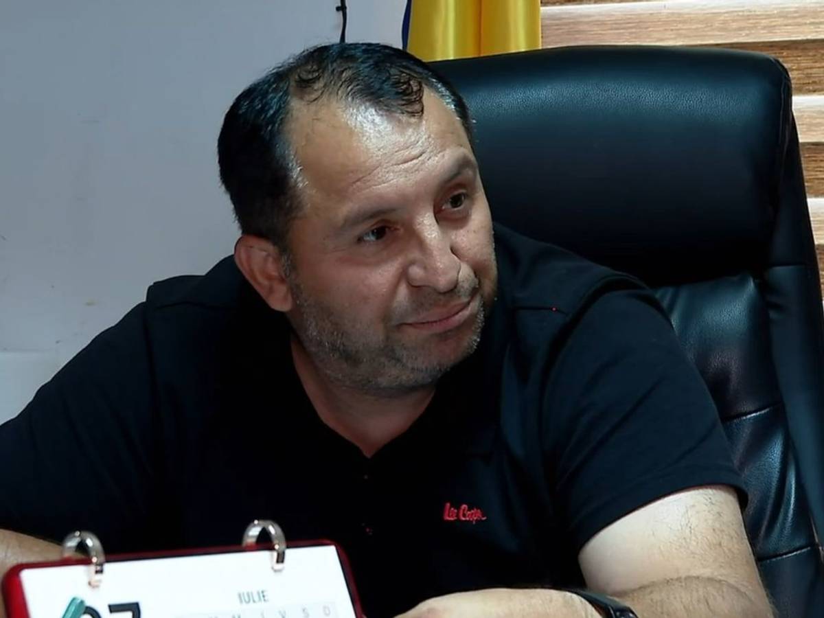 Zobar-Marian Cutitaru, Vizebürgermeister der rumänischen Ortschaft Bărbulești, hilft rumänischen Großfamilien beim Umzug nach Deutschland. (Bild: MDR)