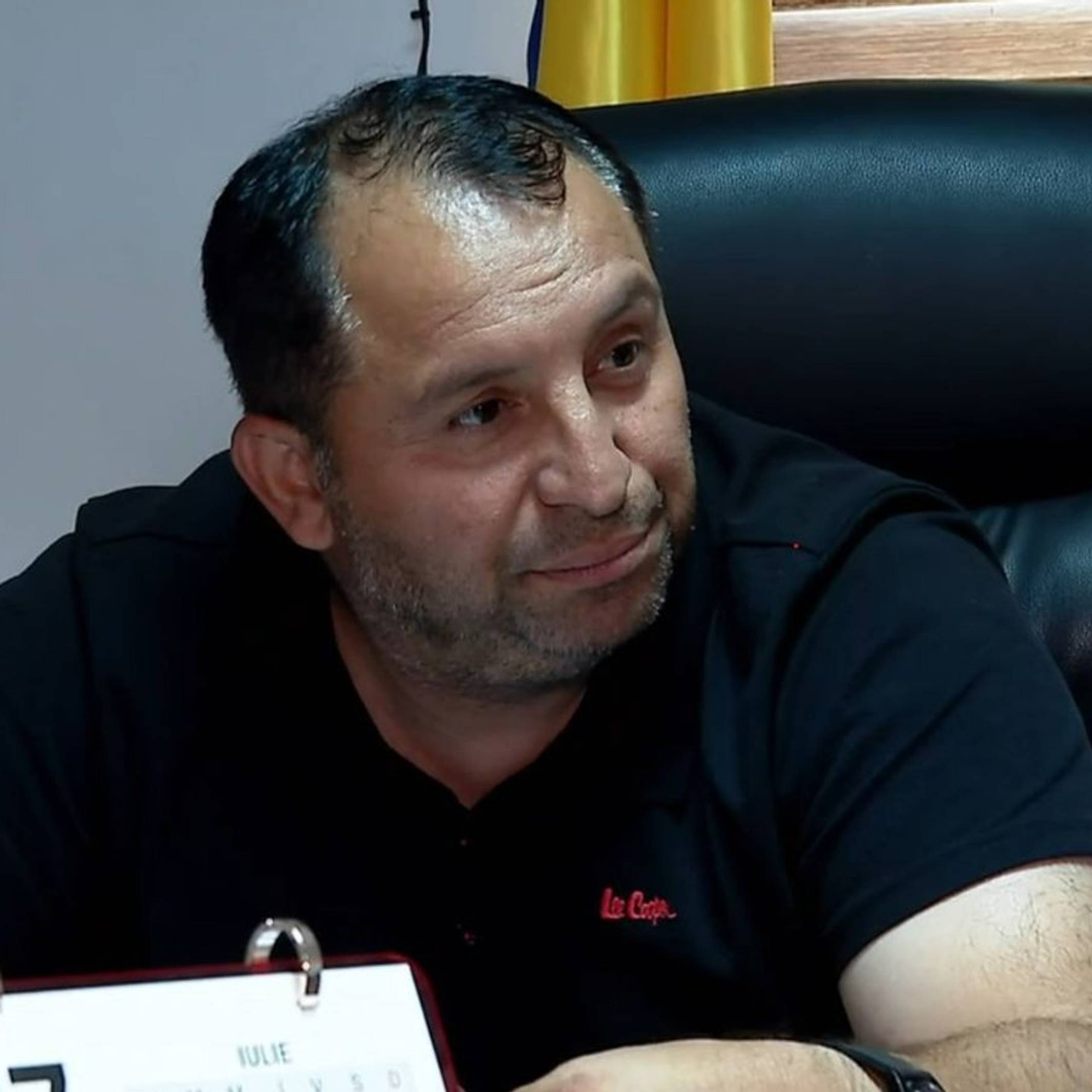 Zobar-Marian Cutitaru, Vizebürgermeister der rumänischen Ortschaft Bărbulești, hilft rumänischen Großfamilien beim Umzug nach Deutschland. (Bild: MDR)