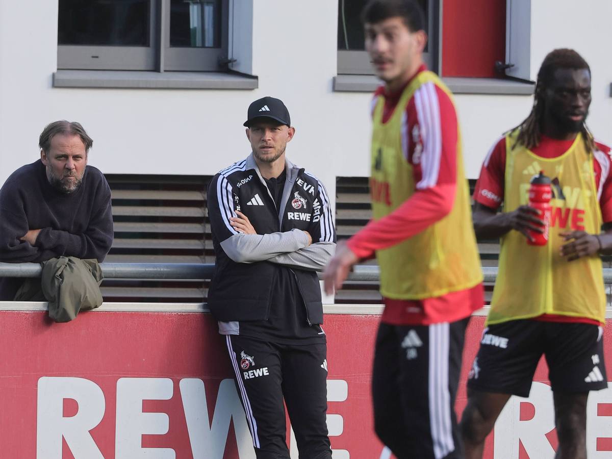 Kaderplaner Tim Steidten und Trainer René Wagner beim Training des 1. FC Köln.