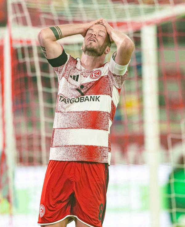 Jorrit Hendrix ärgert sich über eine vergebene Chance.