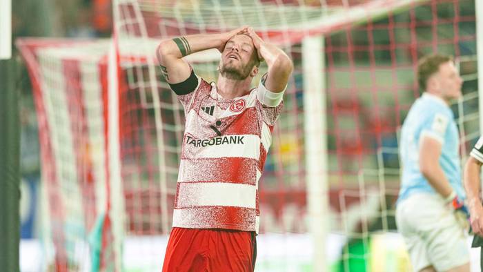 Jorrit Hendrix ärgert sich über eine vergebene Chance.
