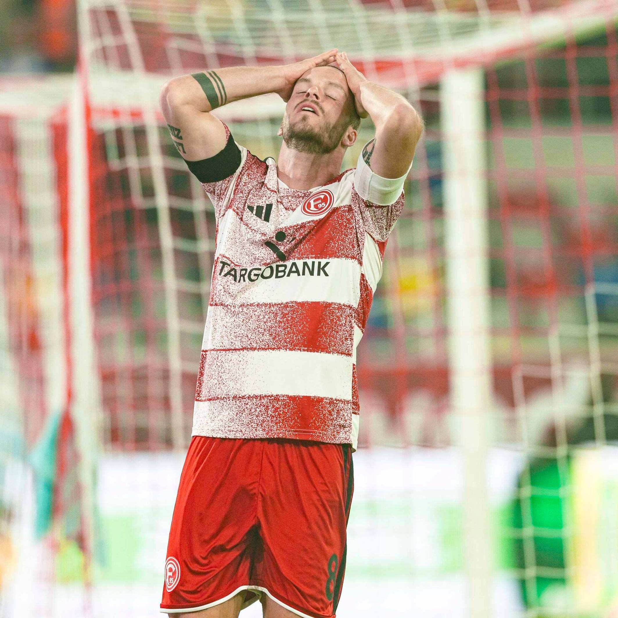 Jorrit Hendrix ärgert sich über eine vergebene Chance.