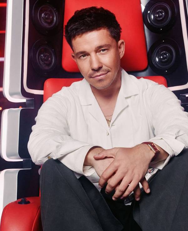 Nico Santos, derzeit auch als Coach bei „The Voice of Germany“ zu sehen, veröffentlicht mit „POV“ ein neues Album. (Bild: Joyn/Christoph Köstlin)