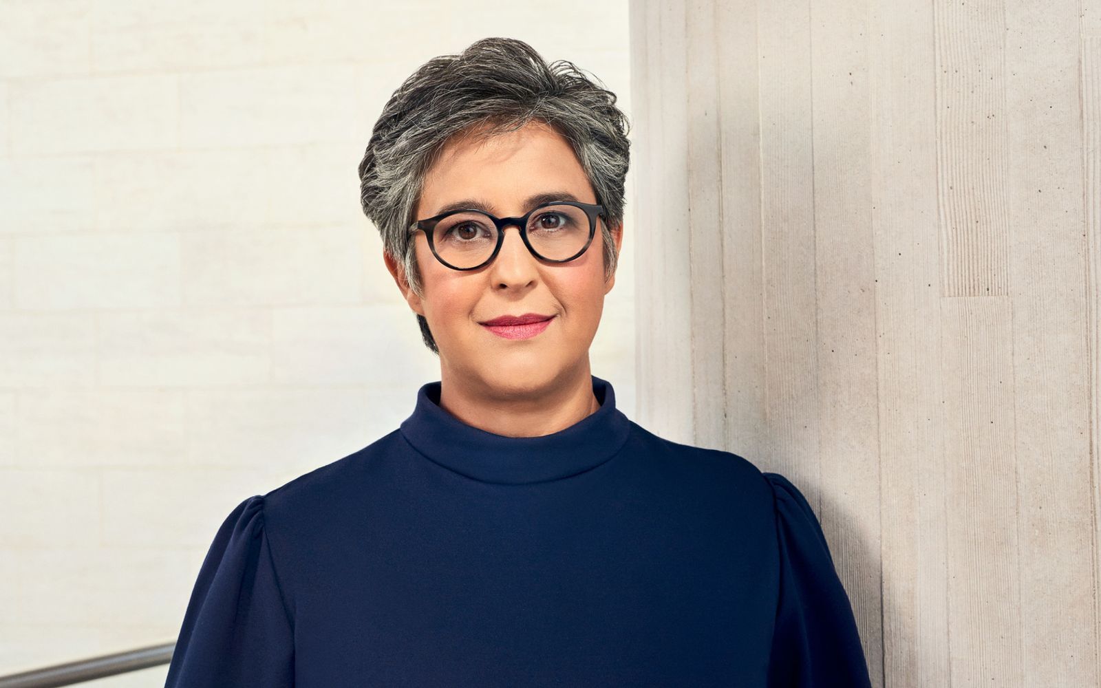 Shakuntala Banerjee berichtet am Dienstag und Mittwoch mehrfach live im ZDF zu den „Midterms“ in den USA. (Bild: ZDF / Jens Koch)