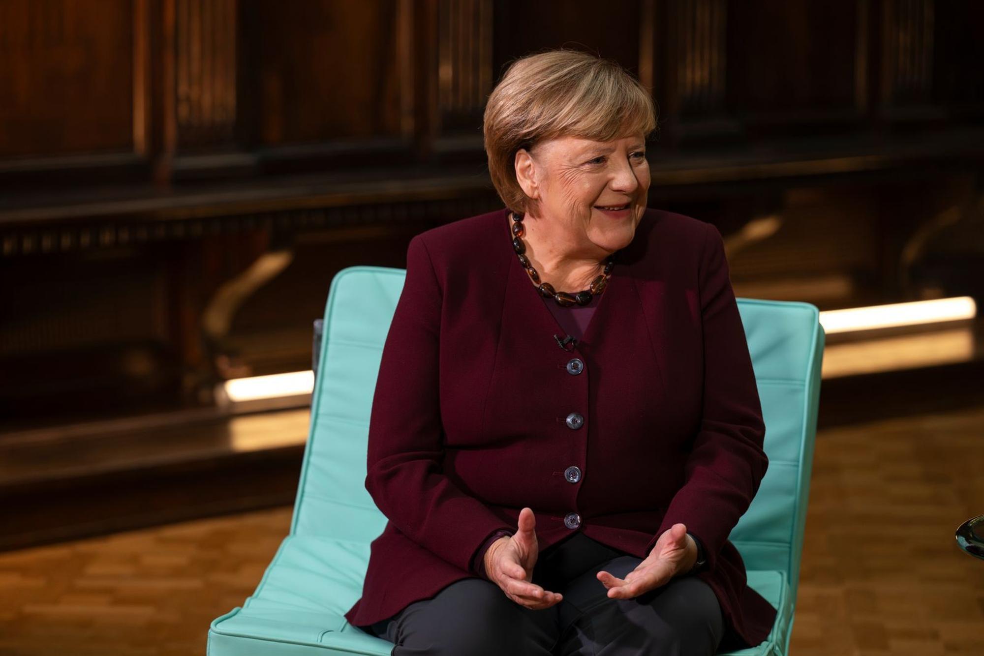 „Ich kann weitestgehend selbst bestimmen, was ich mache und wann ich es mache“, gab Angela Merkel über ihr Leben nach der Politik Auskunft. (Bild: MagentaTV)