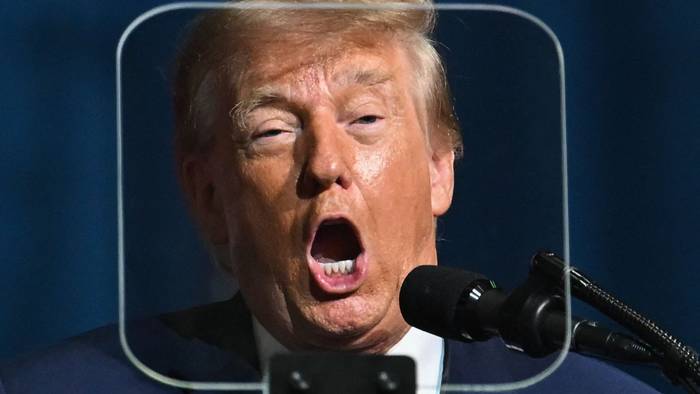 US-Präsident Donald Trump fotografiert durch einen Teleprompter bei einem Wahlkampfauftritt. (Archivbild)
