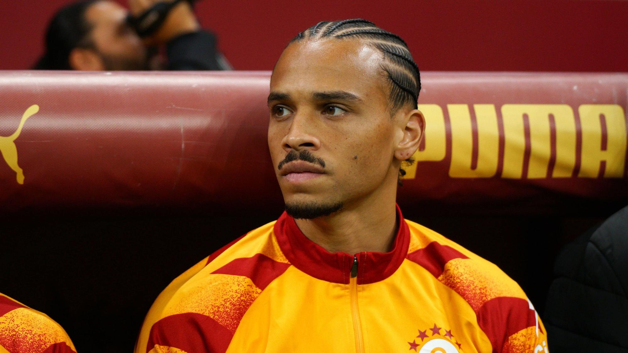 Bei Galatasaray sitzt Leroy Sané auf der Bank.