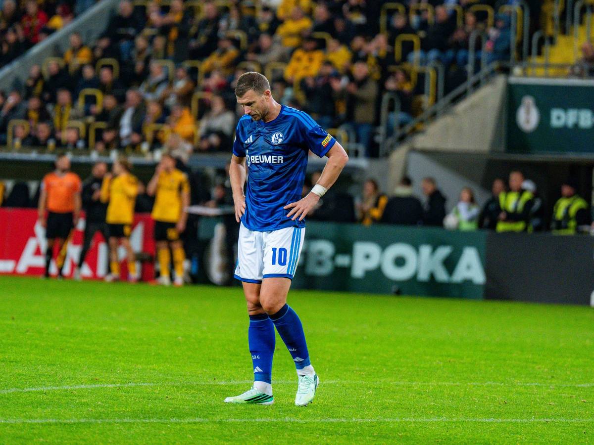 Edin Dzeko enttäuscht nach dem Ausscheiden im DFB-Pokal.