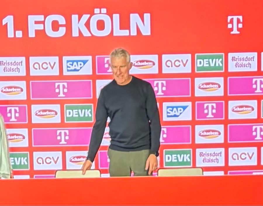 Trainer Mirko Slomka im Geißbockheim.