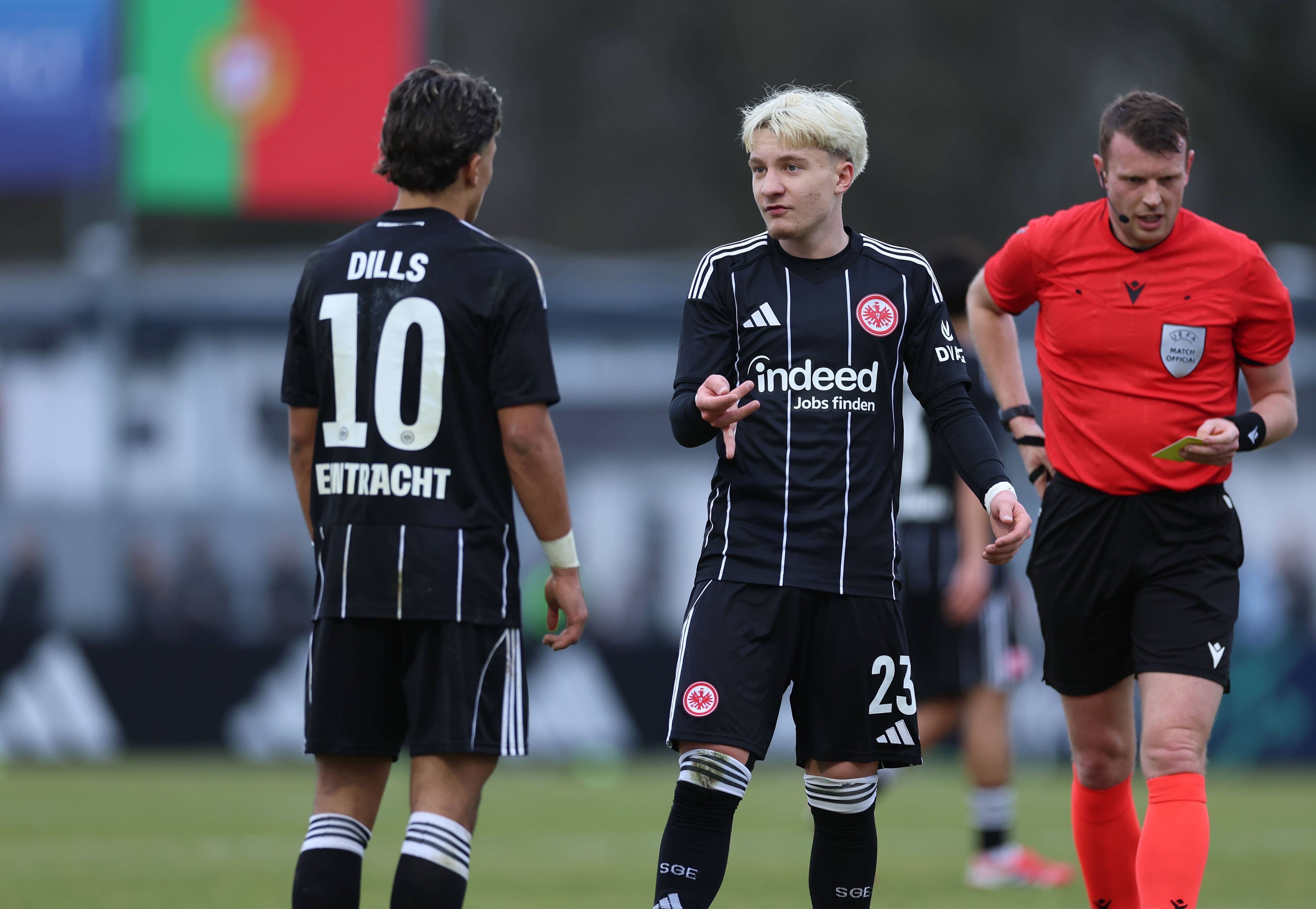 Niko Ilicevic und Marvin Dills auf dem Spielfeld