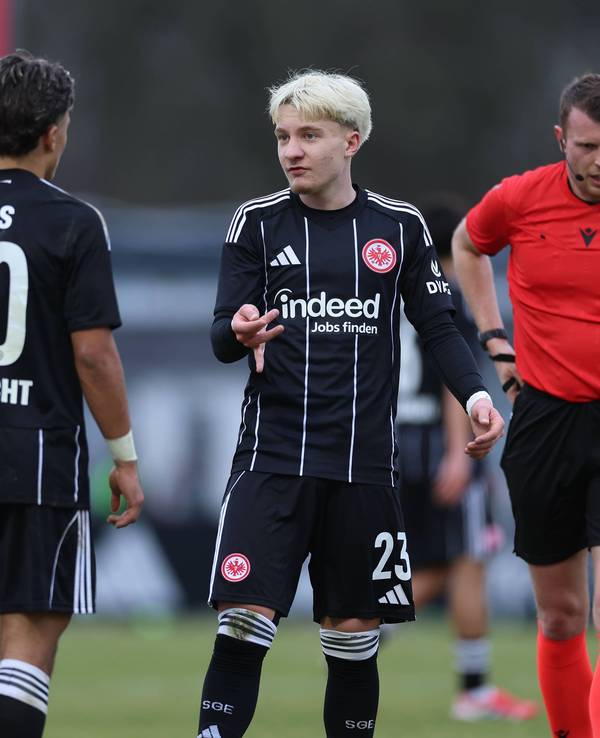 Niko Ilicevic und Marvin Dills auf dem Spielfeld