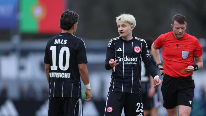 Niko Ilicevic und Marvin Dills auf dem Spielfeld