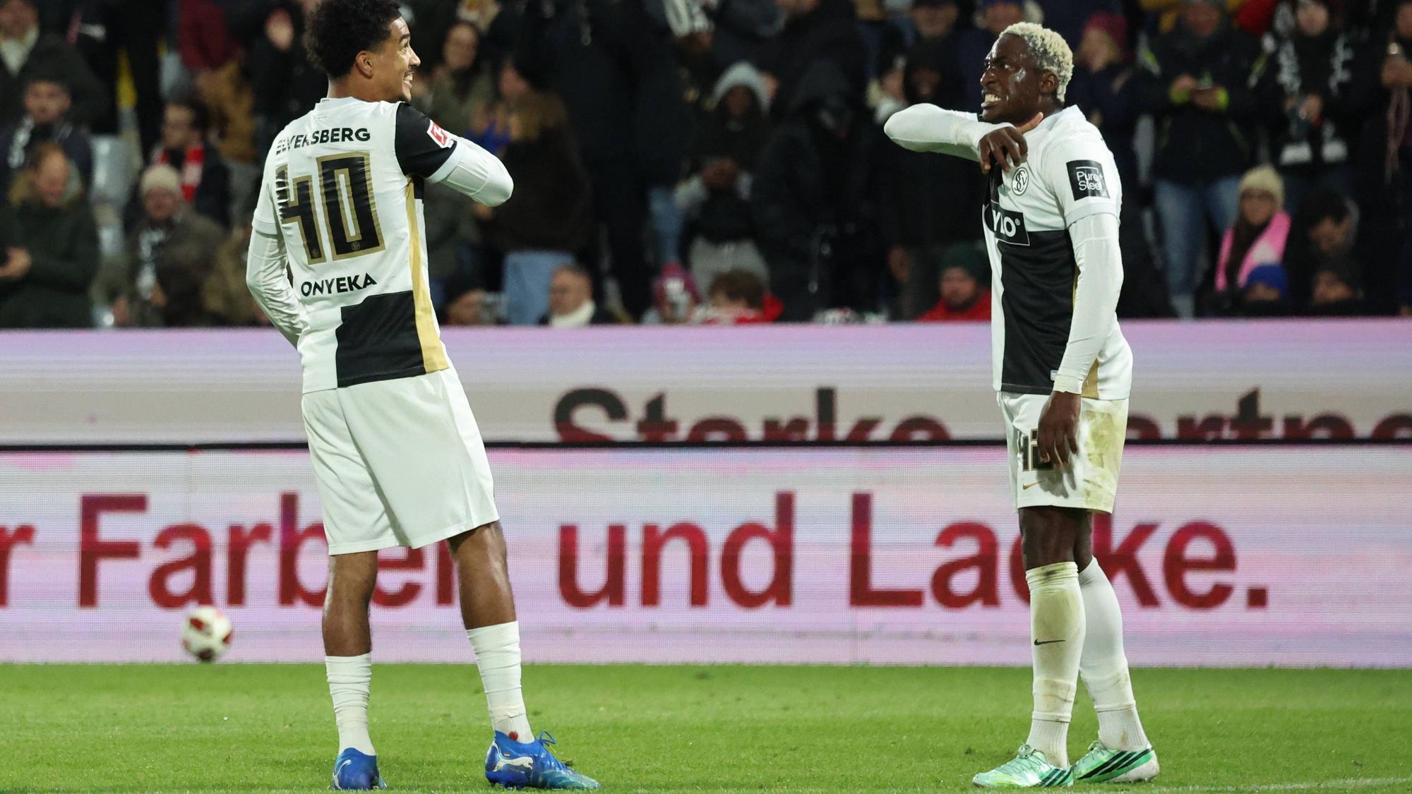 Torjubel von Francis Onyeka und David Mokwa