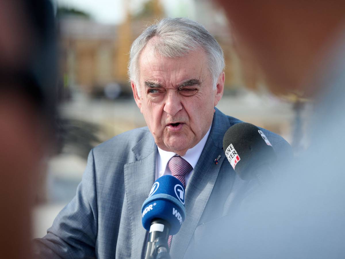 Herbert Reul (CDU) will gegen Krawallmacher bei den angekündigten Protestaktionen der „Gen Z“ einen harten Kurs fahren. (Symbolbild)
