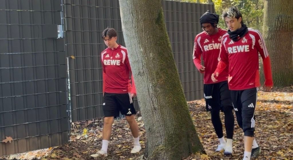 Mikey Moore, Reigan Heskey und Gil Neves auf dem Weg zum FC-Training.