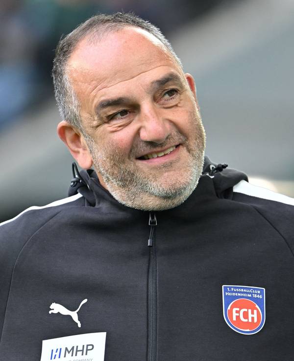 Frank Schmidt hält den Kopf schief.