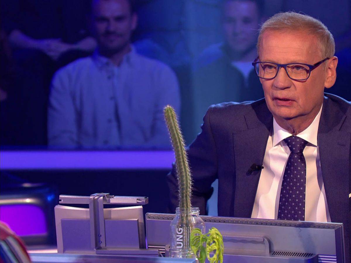 Ein gar nicht mal so kleiner grüner Kaktus stand jahrelang nicht draußen am Balkon, sondern in der Herrentoilette im „Wer wird Millionär?“-Studio. Das irritierte Quizmaster Günther Jauch. (Bild: RTL)