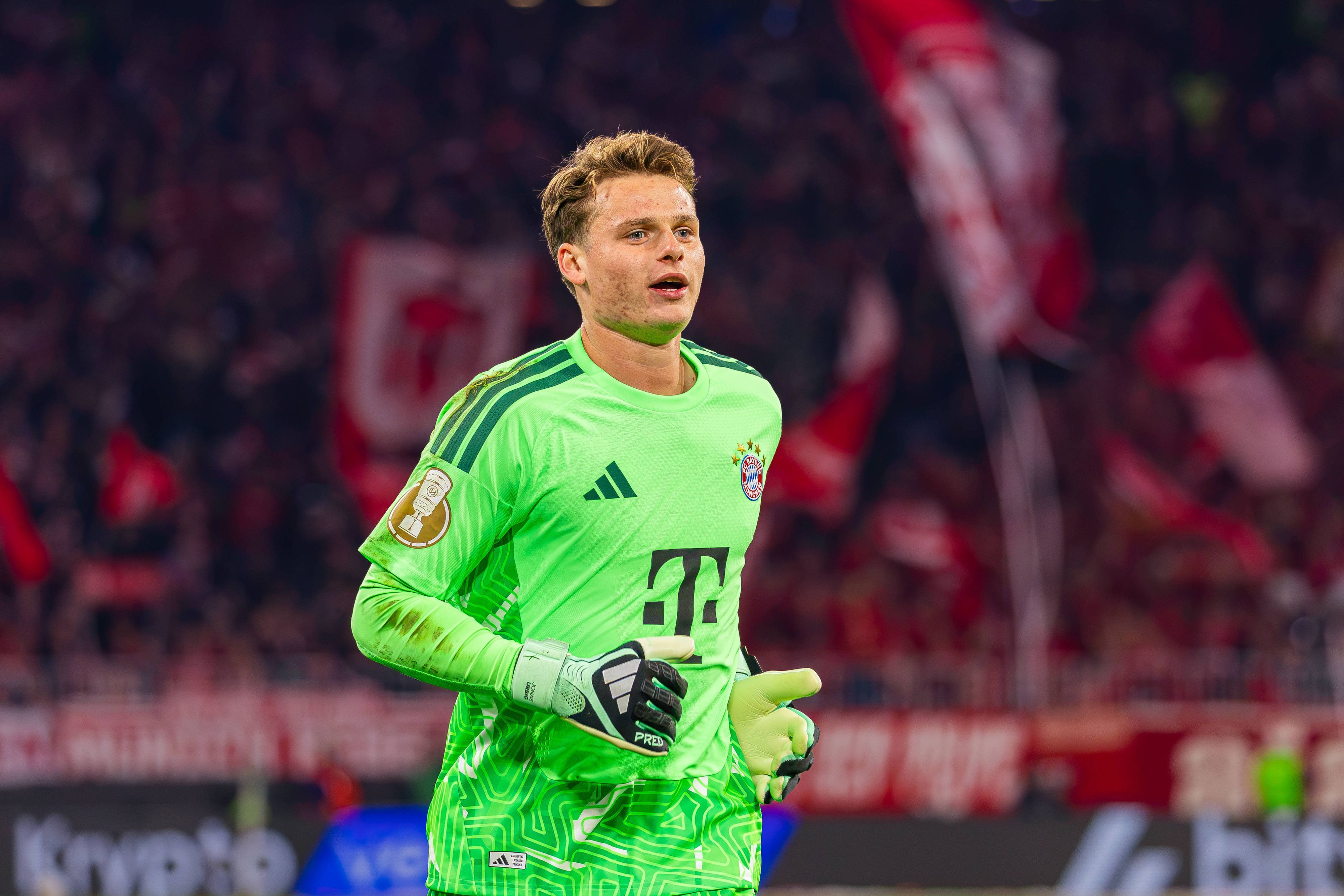 Jonas Urbig rennt.