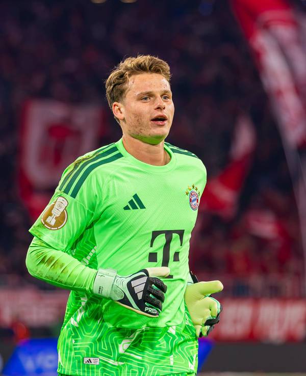 Jonas Urbig rennt.