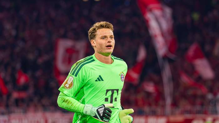Jonas Urbig rennt.